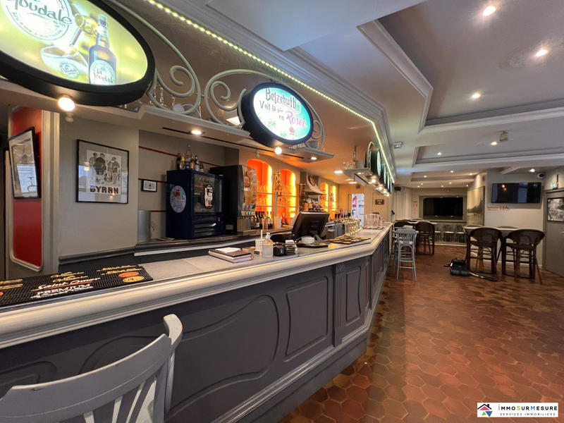 Local commercial - 893 m²