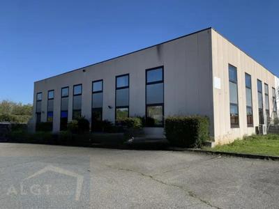 Local d'activité / Entrepôt - 672 m²