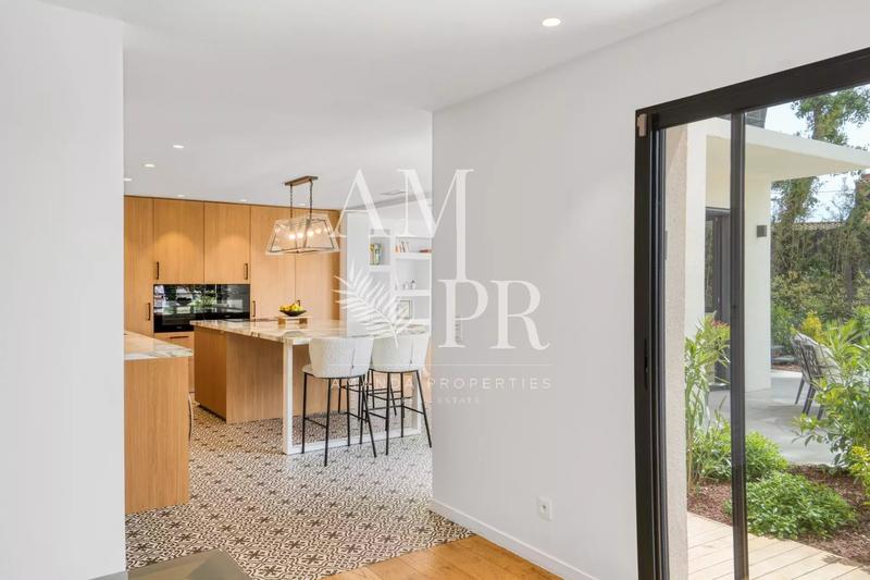 Villa - 247 m² - 6 pièces