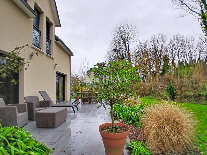 Maison contemporaine - 197 m² - 7 pièces