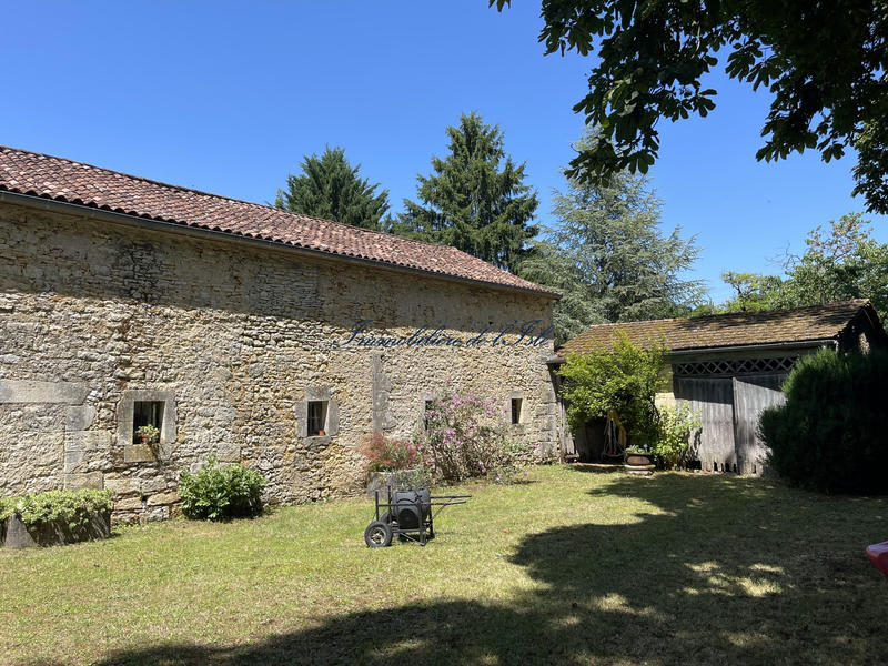 Maison - 230 m² - 9 pièces