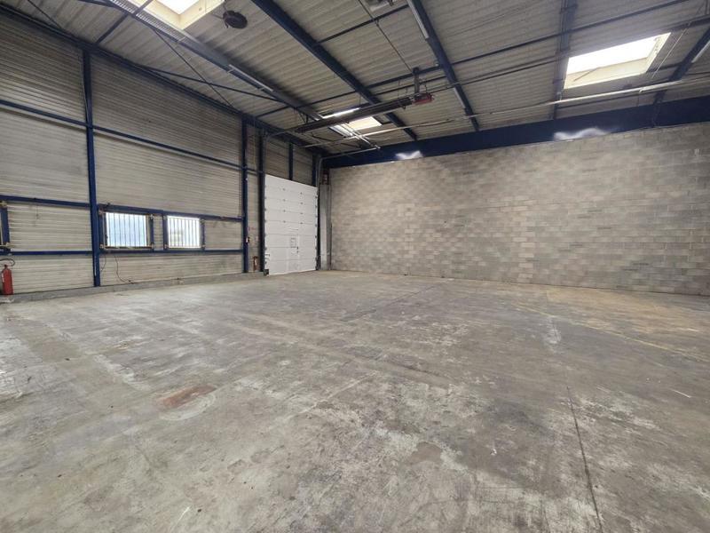 Local d'activité / Entrepôt - 391 m²