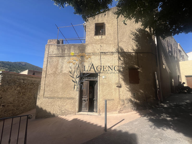 Maison - 180 m² - 4 pièces