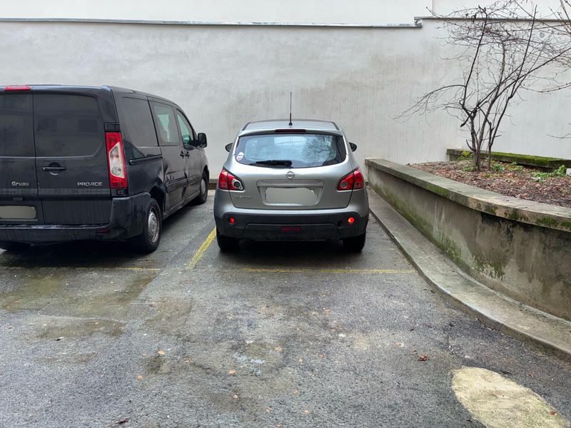 Parking / Garage - 12 m²