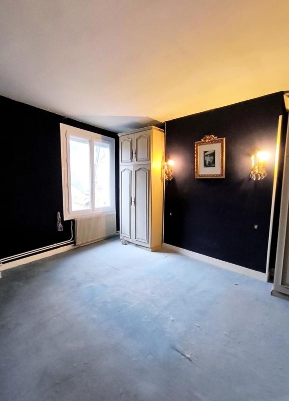 Maison - 229 m² - 8 pièces