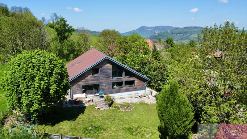 Maison - 382 m² - 14 pièces