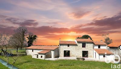 Maison - 200 m² - 8 pièces