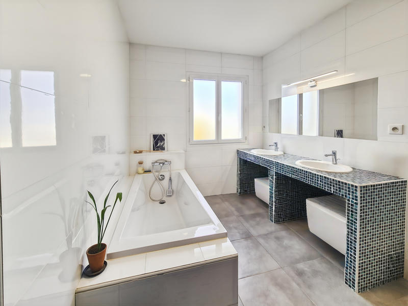 Maison - 205 m² - 5 pièces