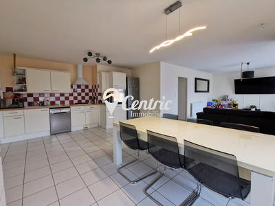 Maison - 200 m² - 8 pièces