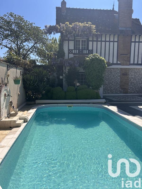 Maison - 210 m² - 10 pièces