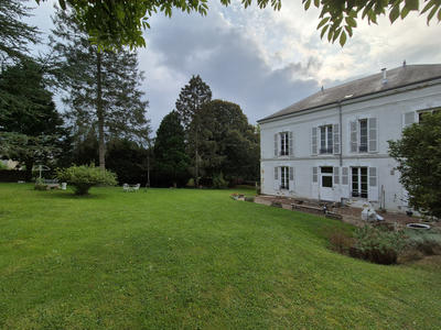 Maison - 430 m² - 12 pièces
