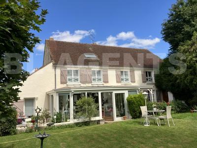 Maison - 240 m² - 8 pièces