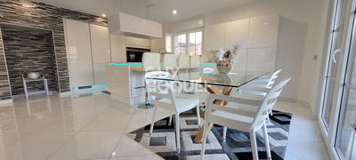 Maison - 145 m² - 4 pièces