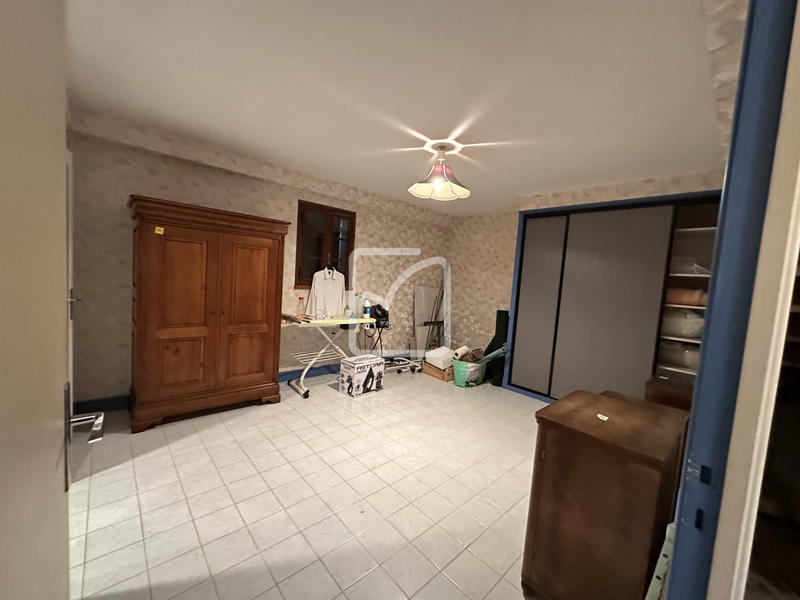 Maison - 250 m² - 11 pièces