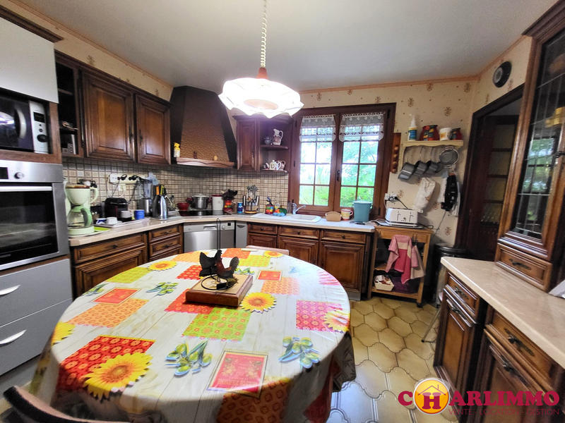 Maison traditionnelle - 181 m² - 6 pièces