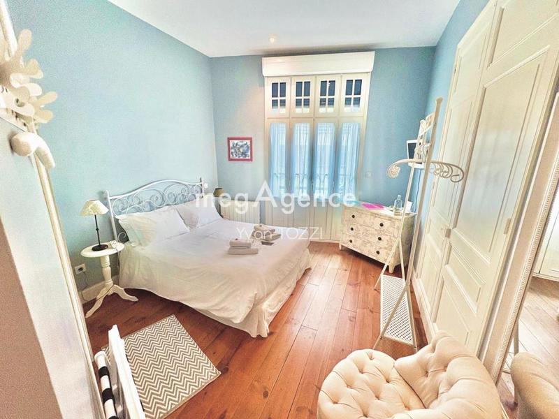 Maison - 279 m² - 12 pièces