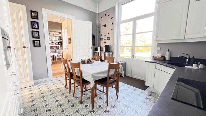 Maison - 285 m² - 8 pièces