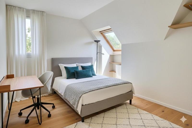 Maison - 240 m² - 9 pièces