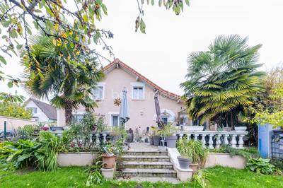 Maison - 136 m² - 8 pièces