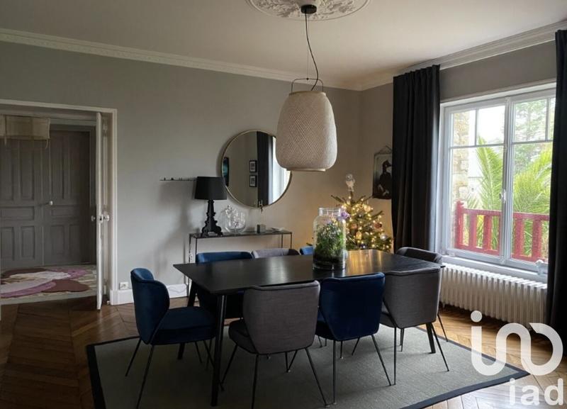 Maison - 216 m² - 9 pièces