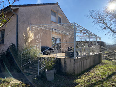 Propriété - 256 m² - 10 pièces