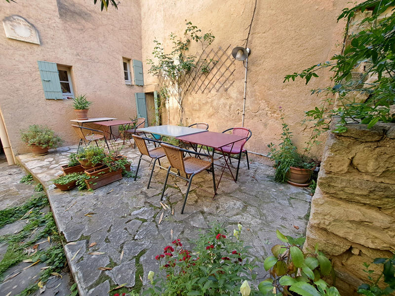 Maison - 241 m² - 9 pièces