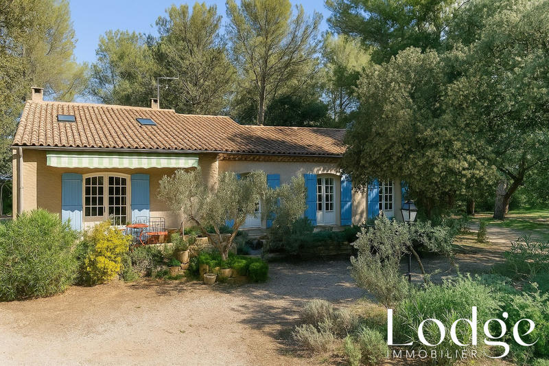 Maison - 300 m² - 15 pièces