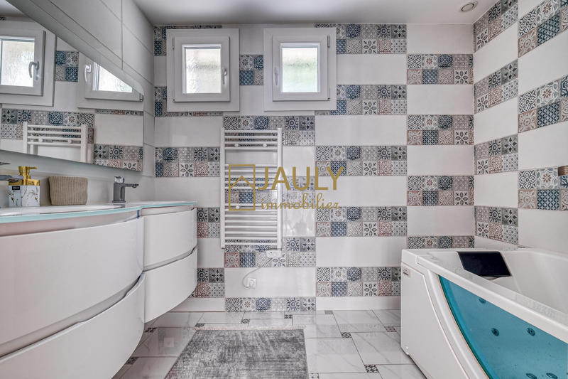 Maison - 340 m² - 10 pièces