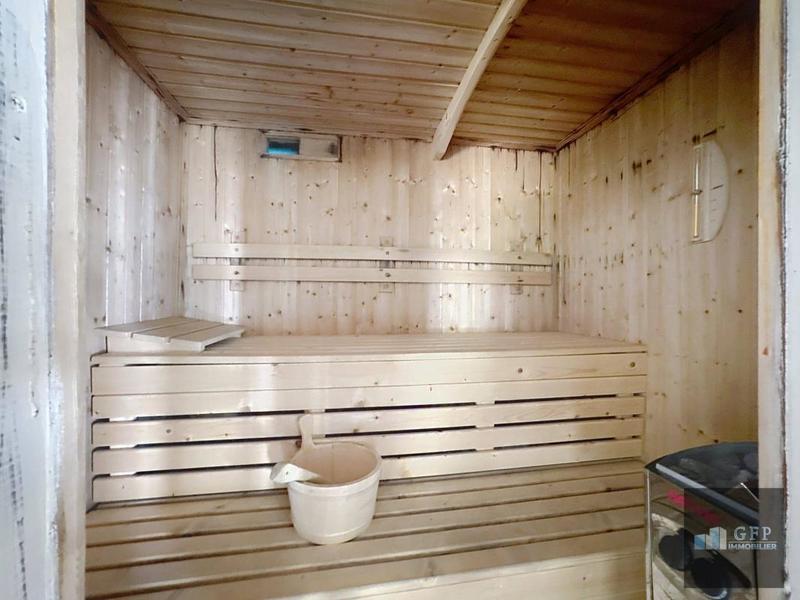 Villa - 401 m² - 8 pièces