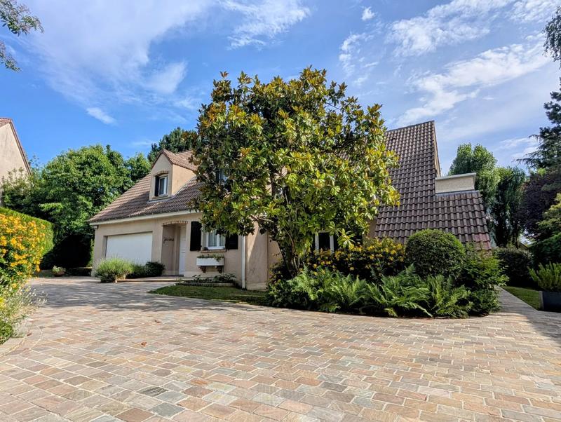 Maison - 246 m² - 7 pièces