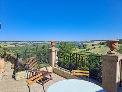 Maison - 252 m² - 7 pièces