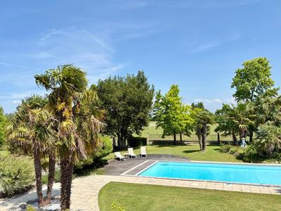 Maison - 400 m² - 8 pièces