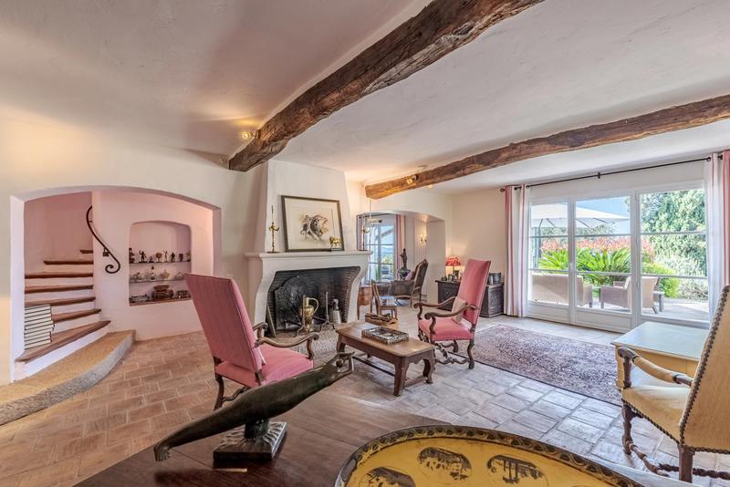 Maison - 260 m² - 6 pièces