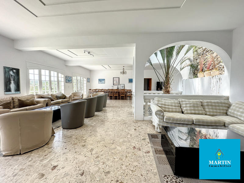 Villa - 331 m² - 10 pièces