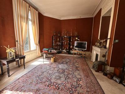 Appartement ancien - 242 m² - 7 pièces