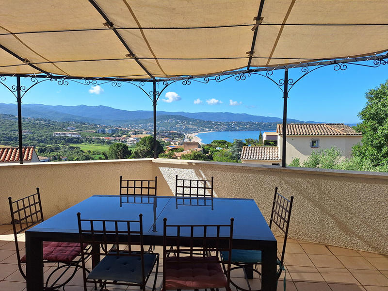 Maison - 210 m² - 7 pièces