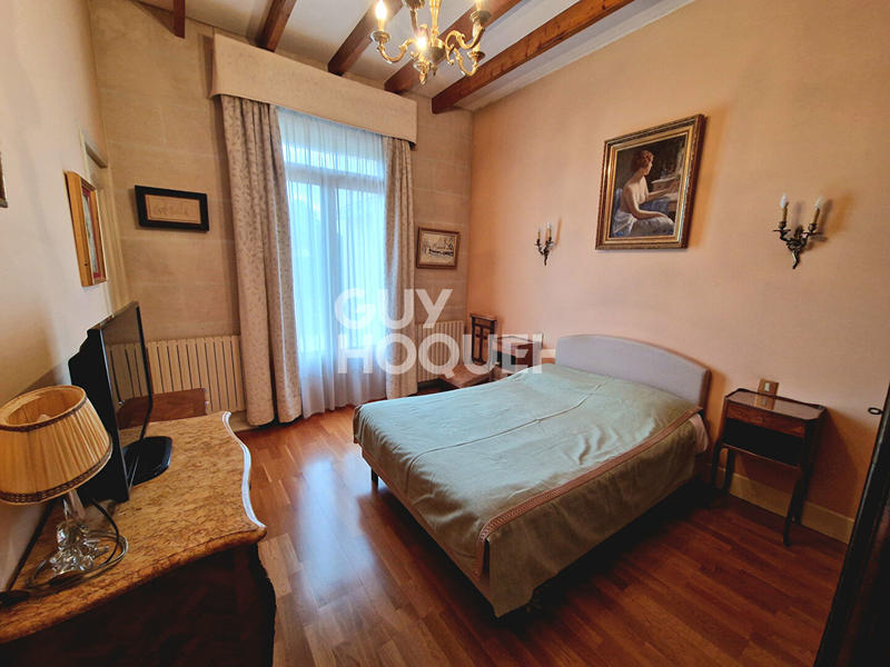 Maison - 210 m² - 8 pièces