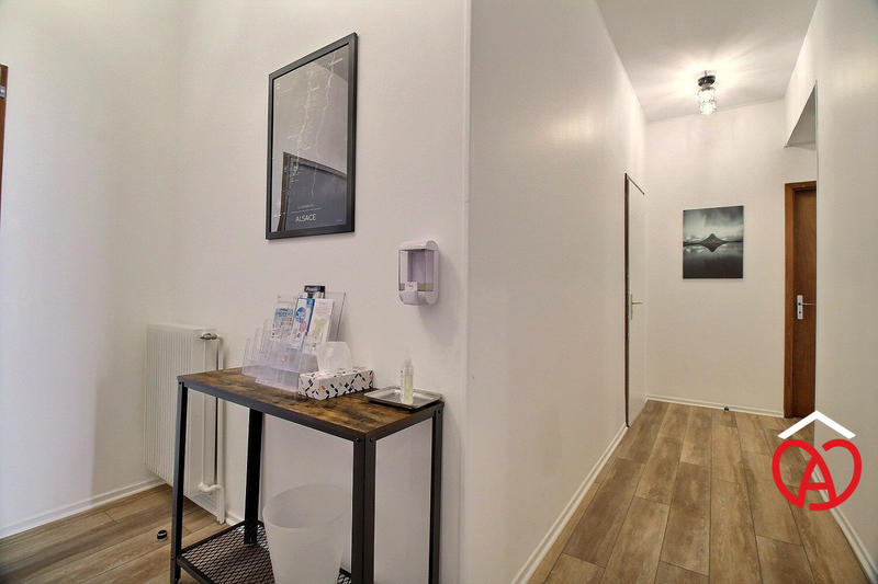 Local d'activités - 89 m² - 5 pièces