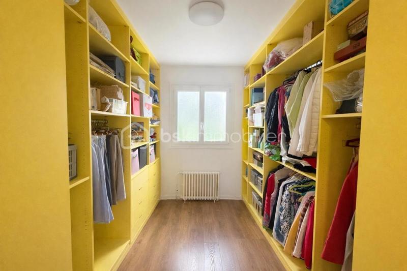 Maison - 1 172 m² - 8 pièces