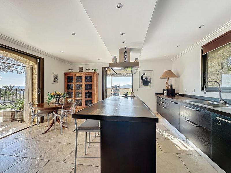 Propriété - 380 m² - 10 pièces