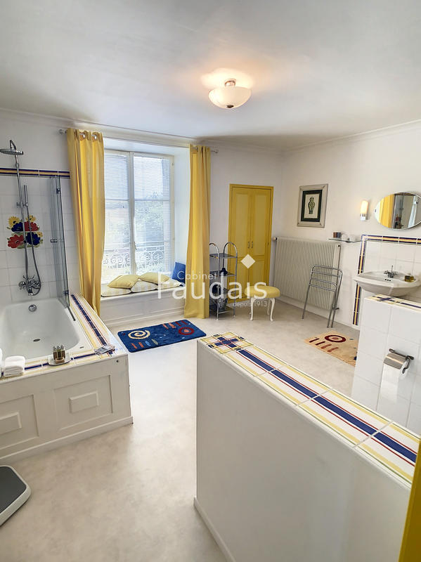 Propriété - 368 m² - 9 pièces