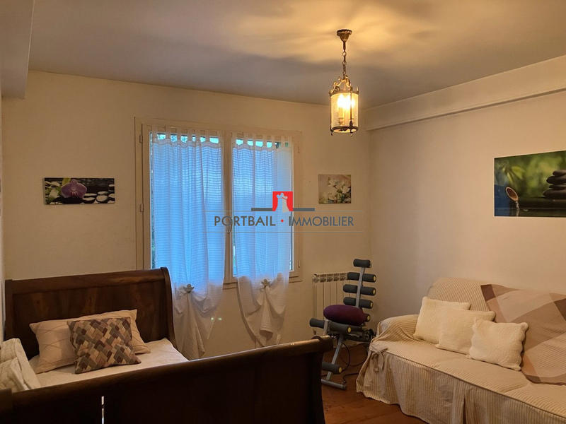 Maison - 220 m² - 6 pièces