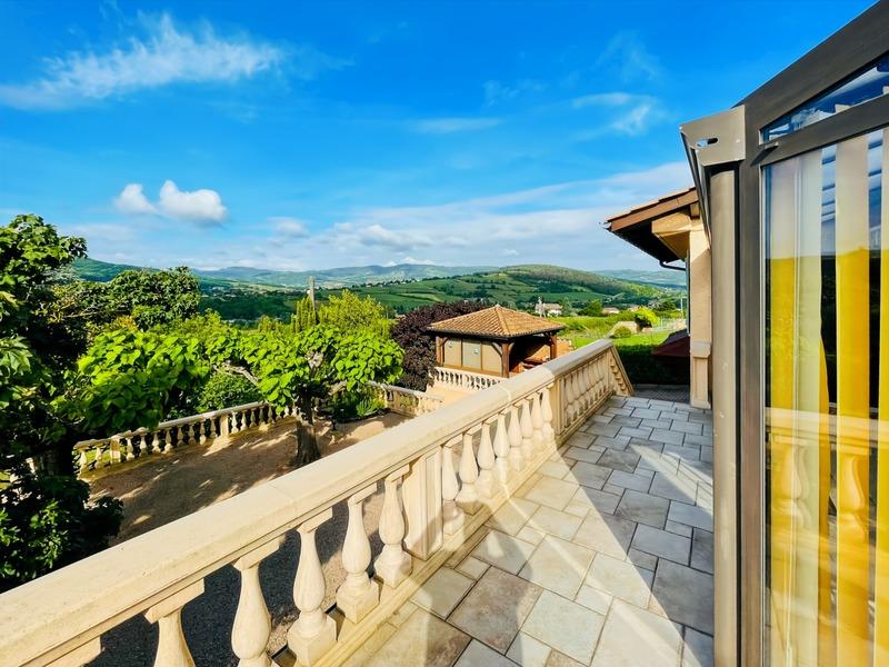 Maison - 200 m² - 8 pièces