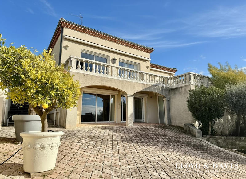 Maison - 236 m² - 7 pièces