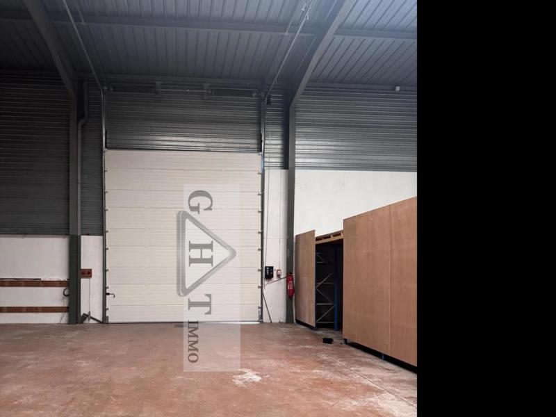 Entrepôt - 750 m²