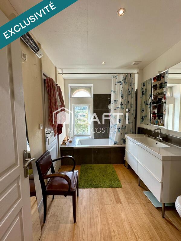 Maison - 271 m² - 9 pièces