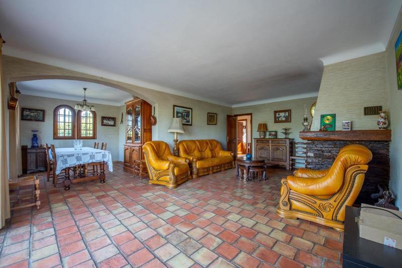 Maison - 247 m² - 8 pièces