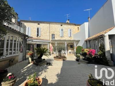 Maison - 288 m² - 9 pièces