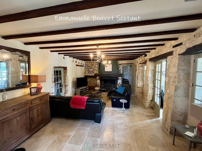 Maison - 234 m² - 8 pièces