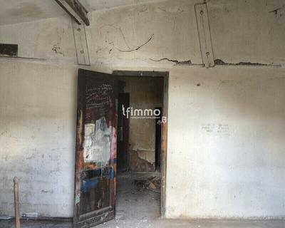 Entrepôt - 300 m² - 1 pièce